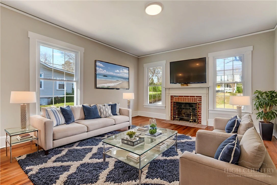 Image number 7 for the current listing