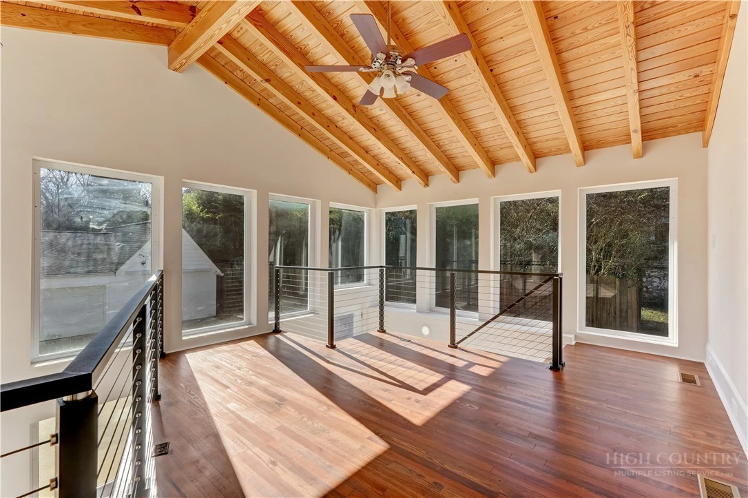 Image number 13 for the current listing