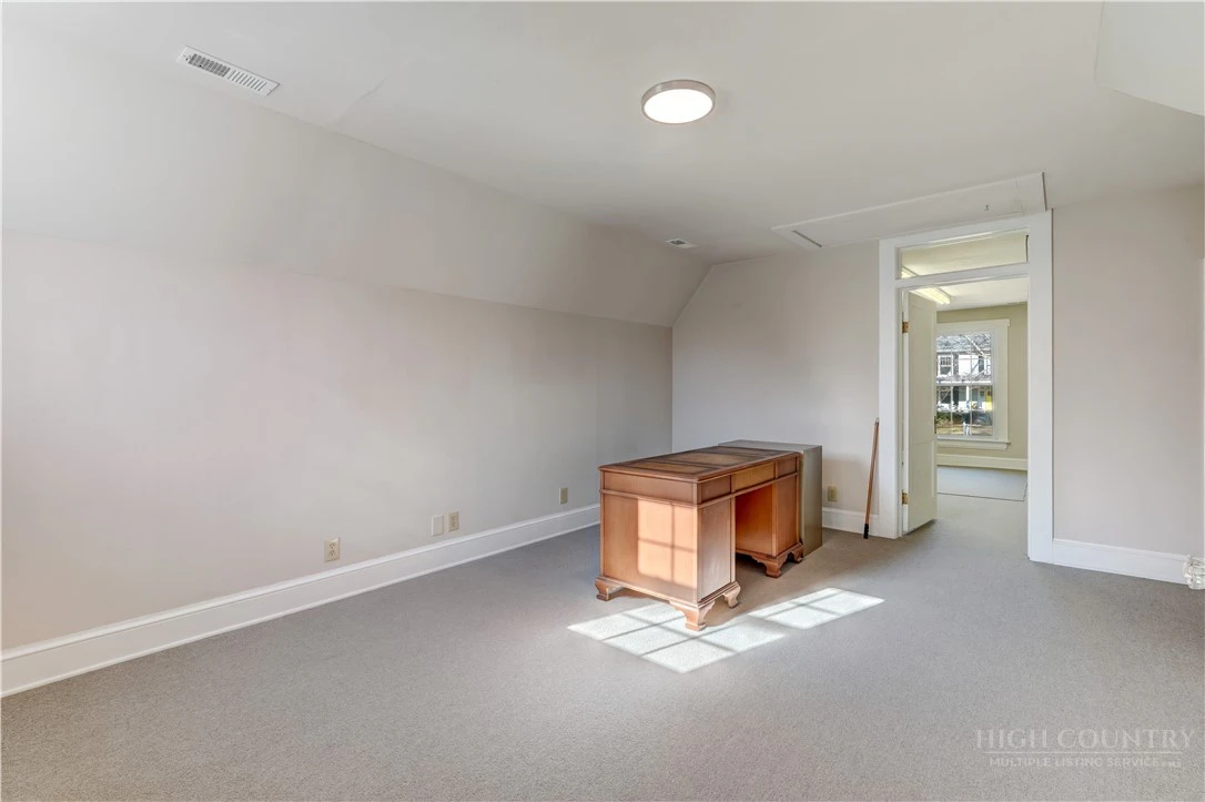 Image number 18 for the current listing