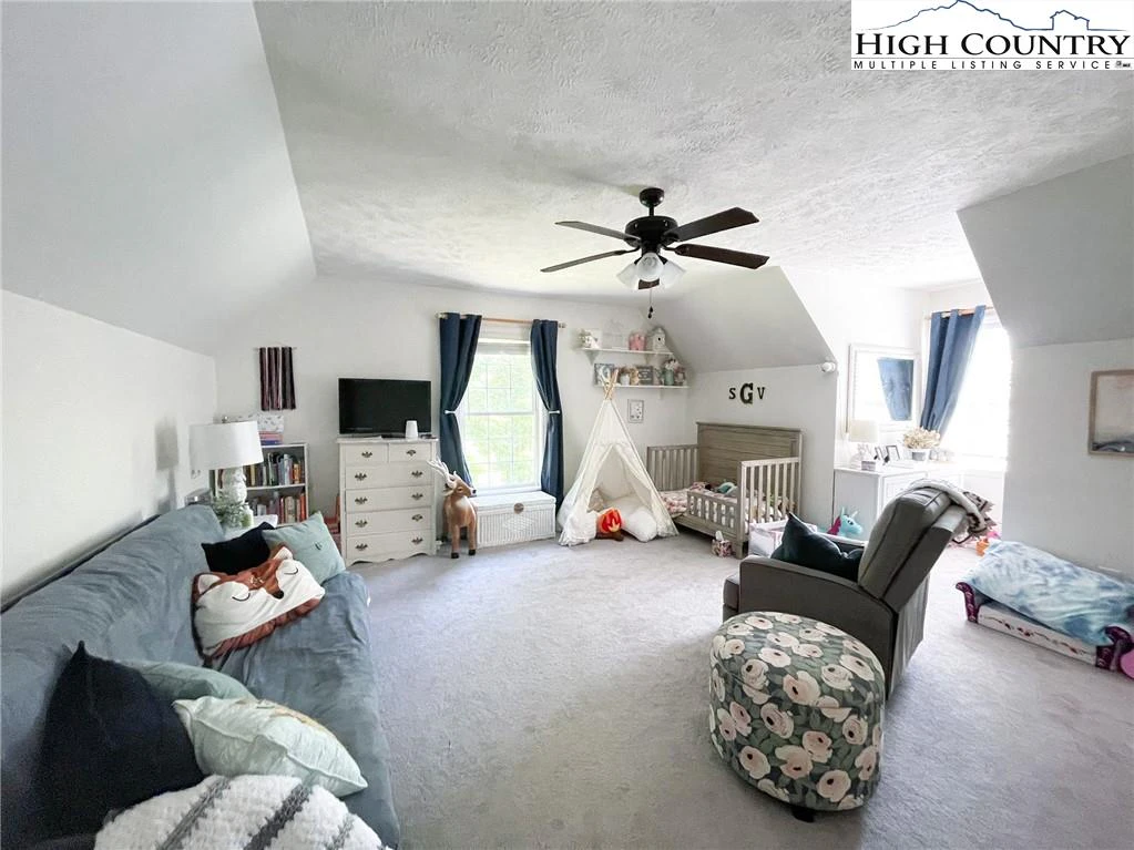 Image number 4 for the current listing