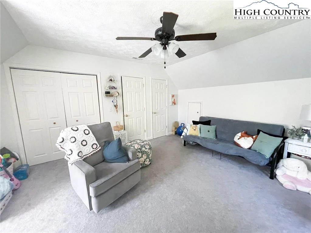 Image number 5 for the current listing