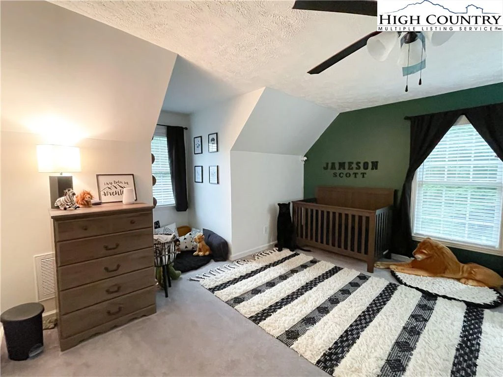 Image number 9 for the current listing