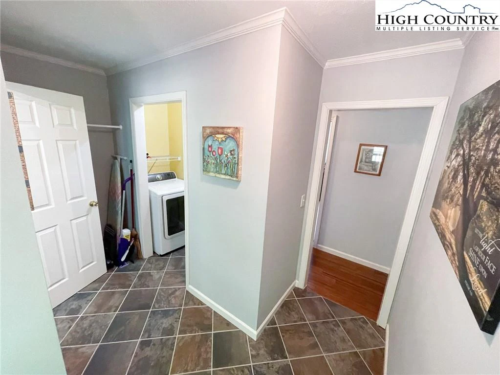 Image number 14 for the current listing