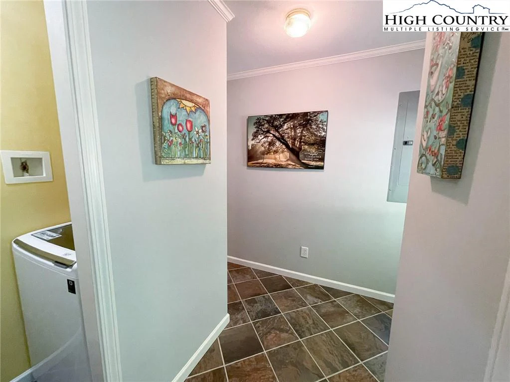 Image number 15 for the current listing