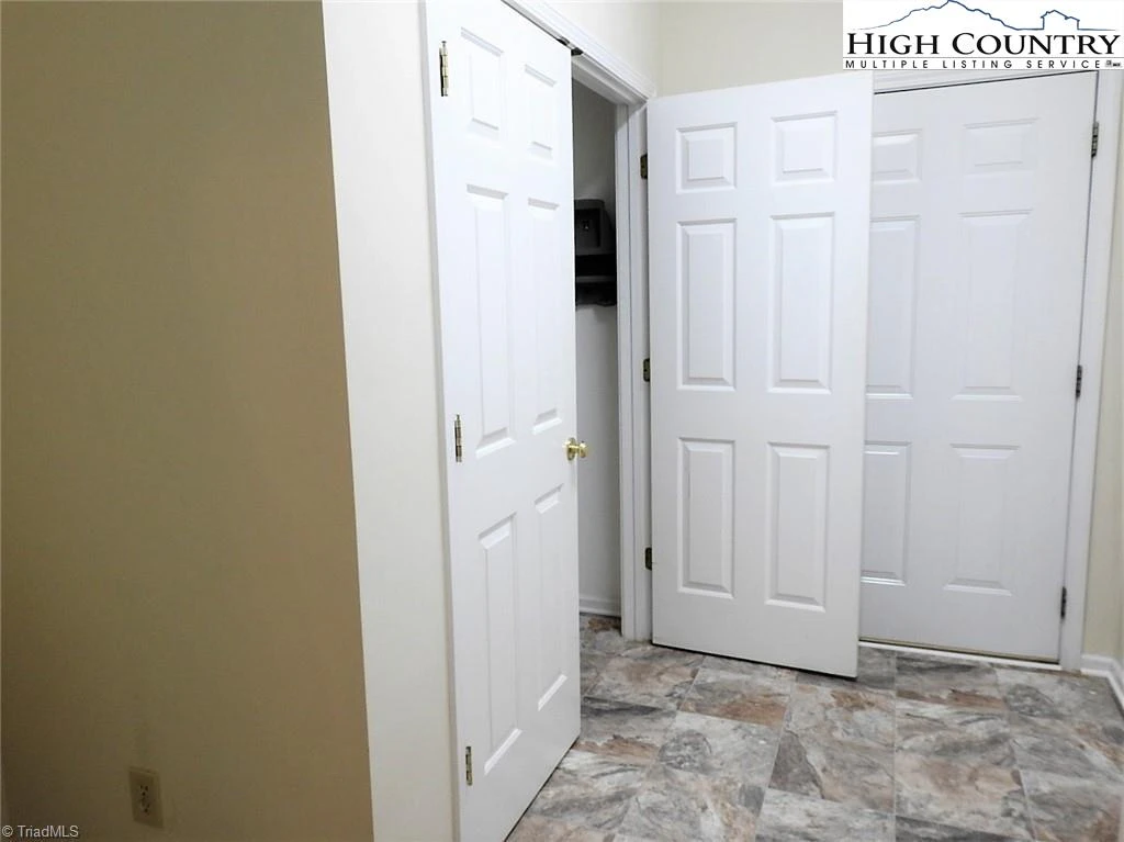 Image number 12 for the current listing