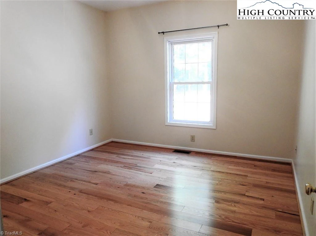 Image number 11 for the current listing