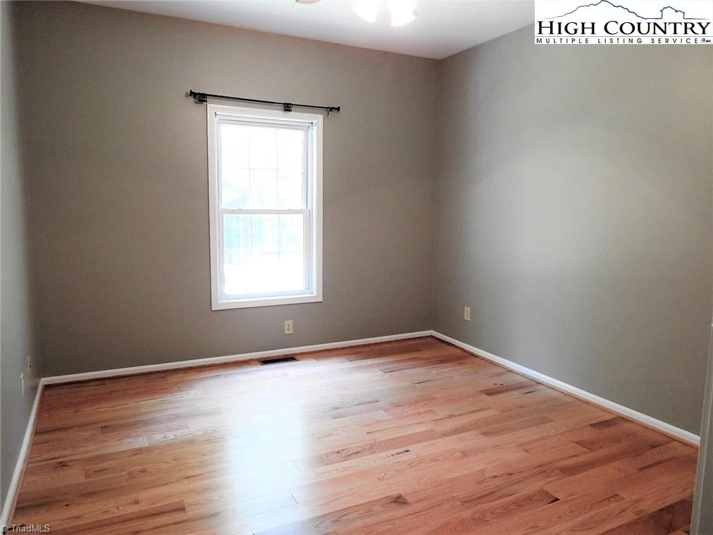 Image number 9 for the current listing