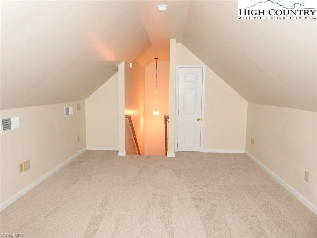 Image number 8 for the current listing