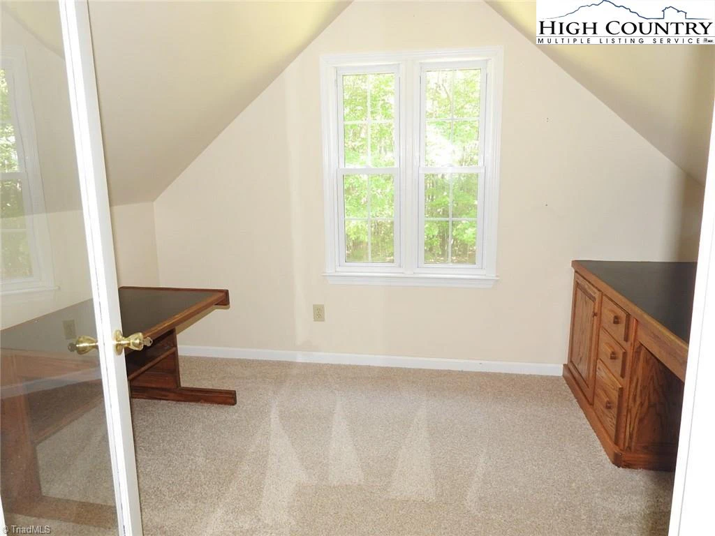 Image number 7 for the current listing