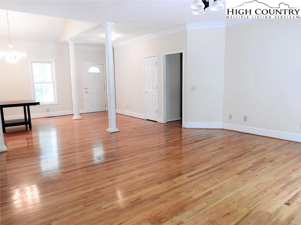 Image number 21 for the current listing