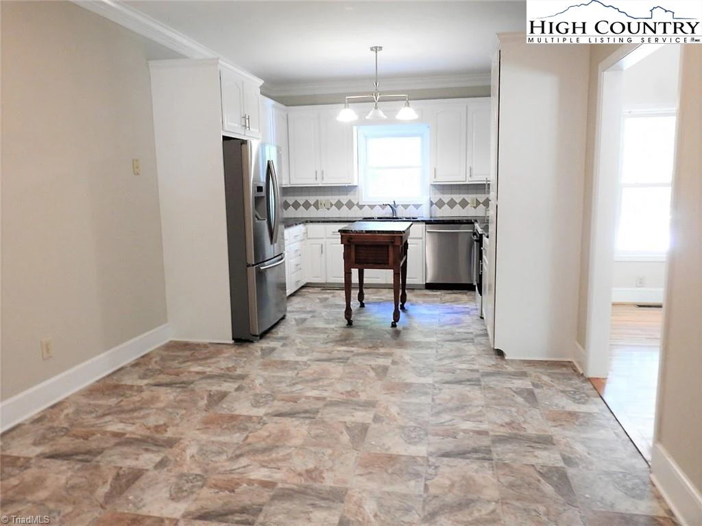 Image number 18 for the current listing
