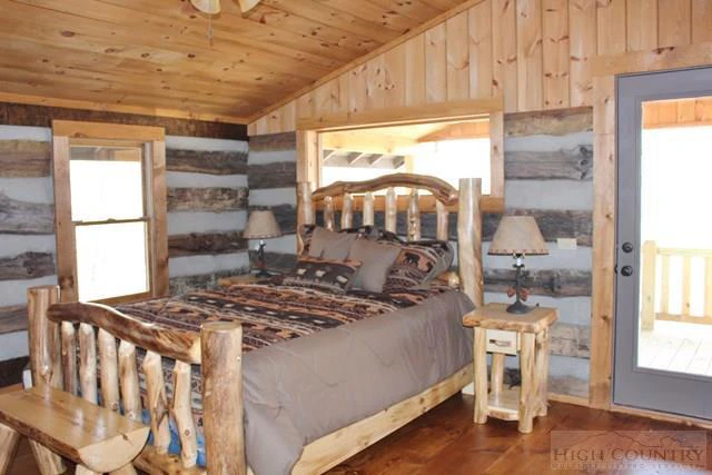 Image number 4 for the current listing