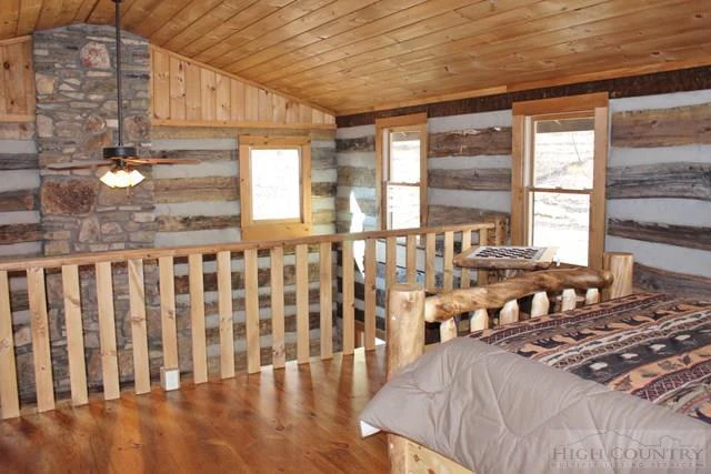 Image number 3 for the current listing