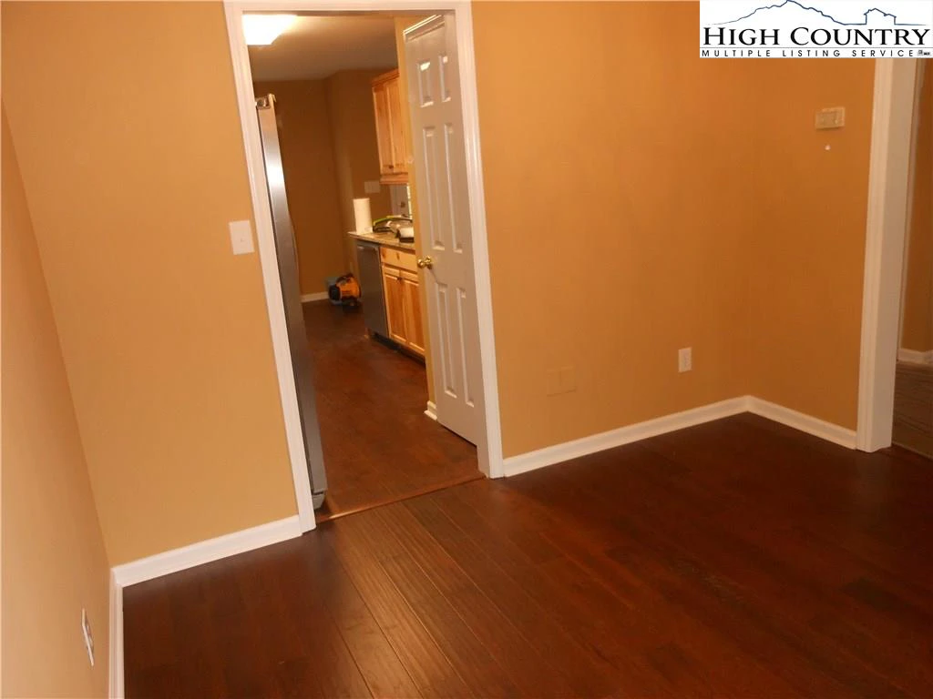 Image number 11 for the current listing