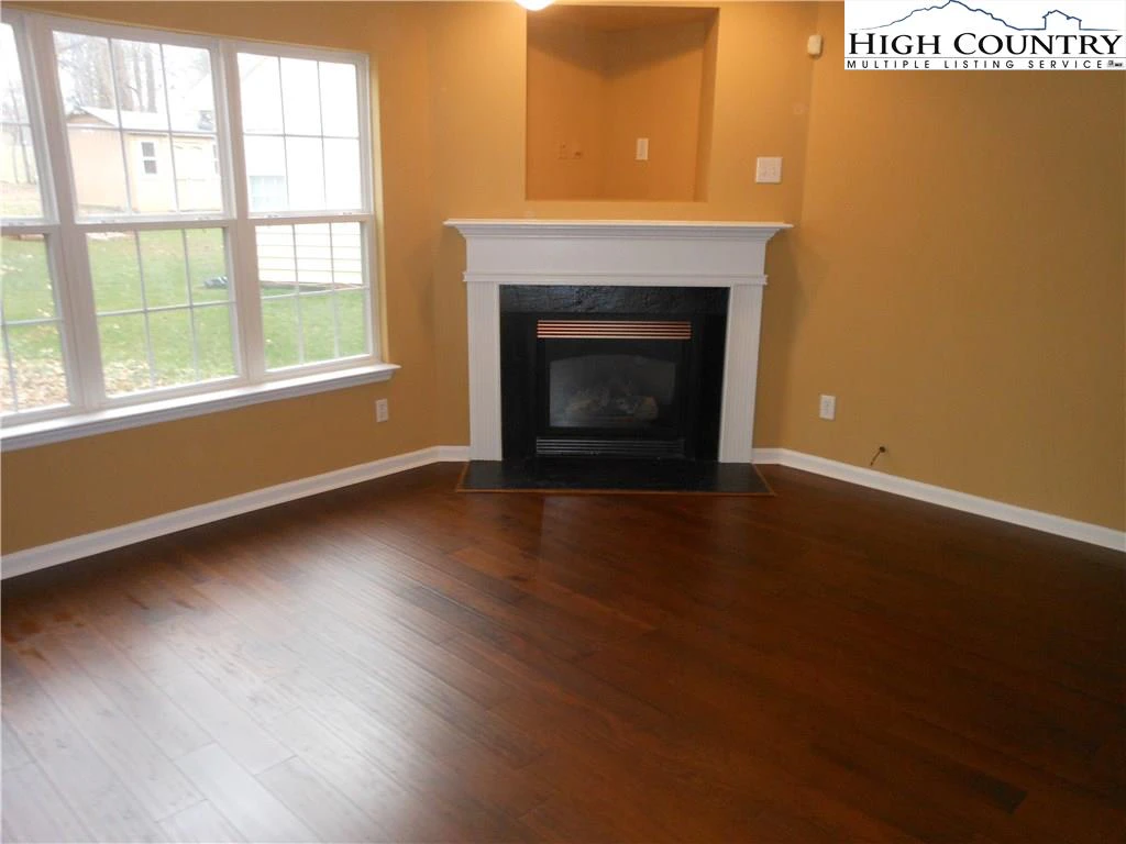 Image number 6 for the current listing