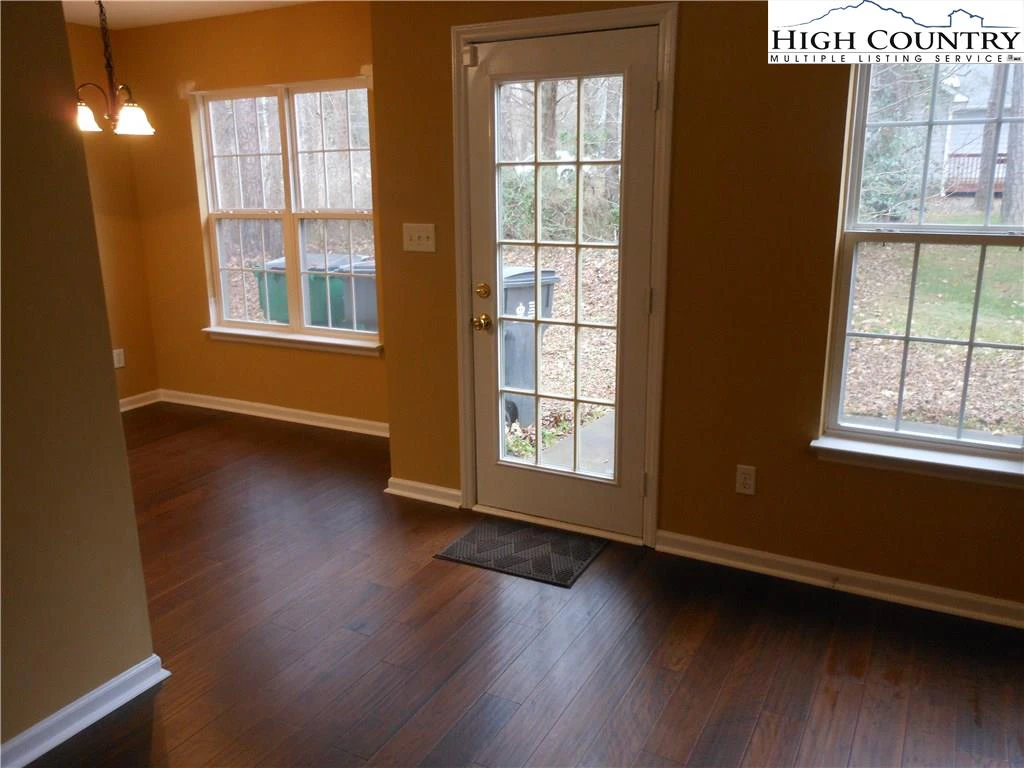 Image number 7 for the current listing