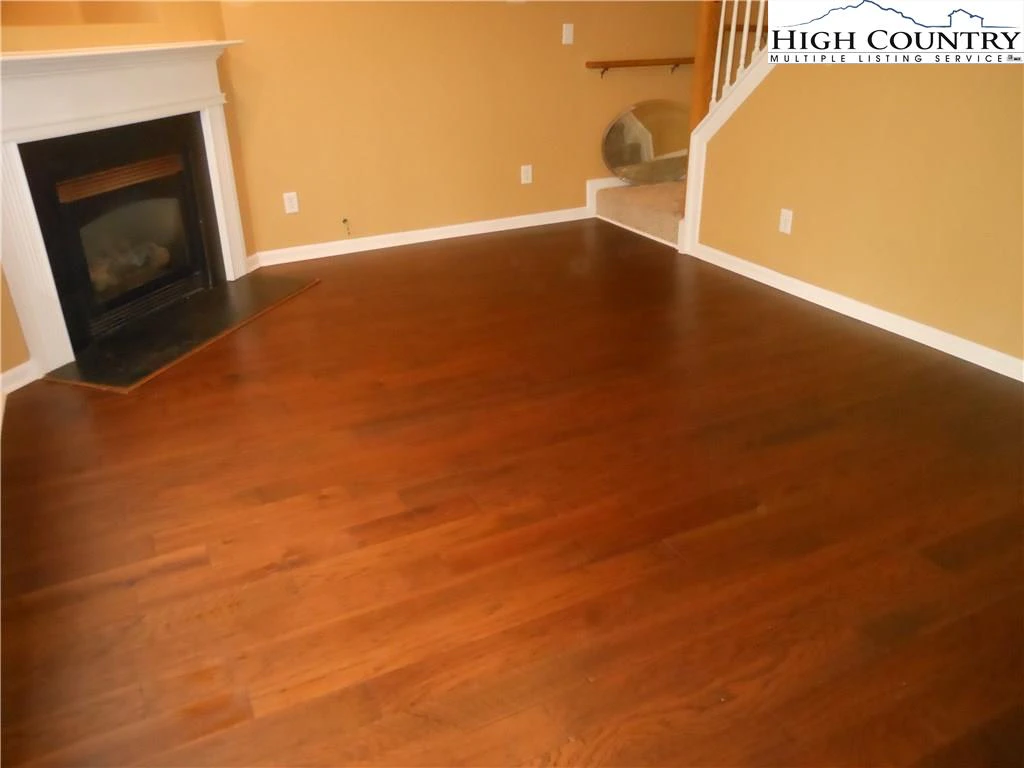 Image number 8 for the current listing