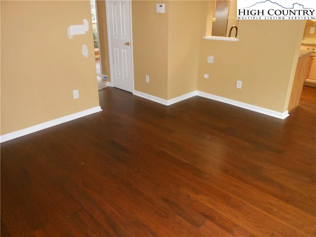 Image number 15 for the current listing