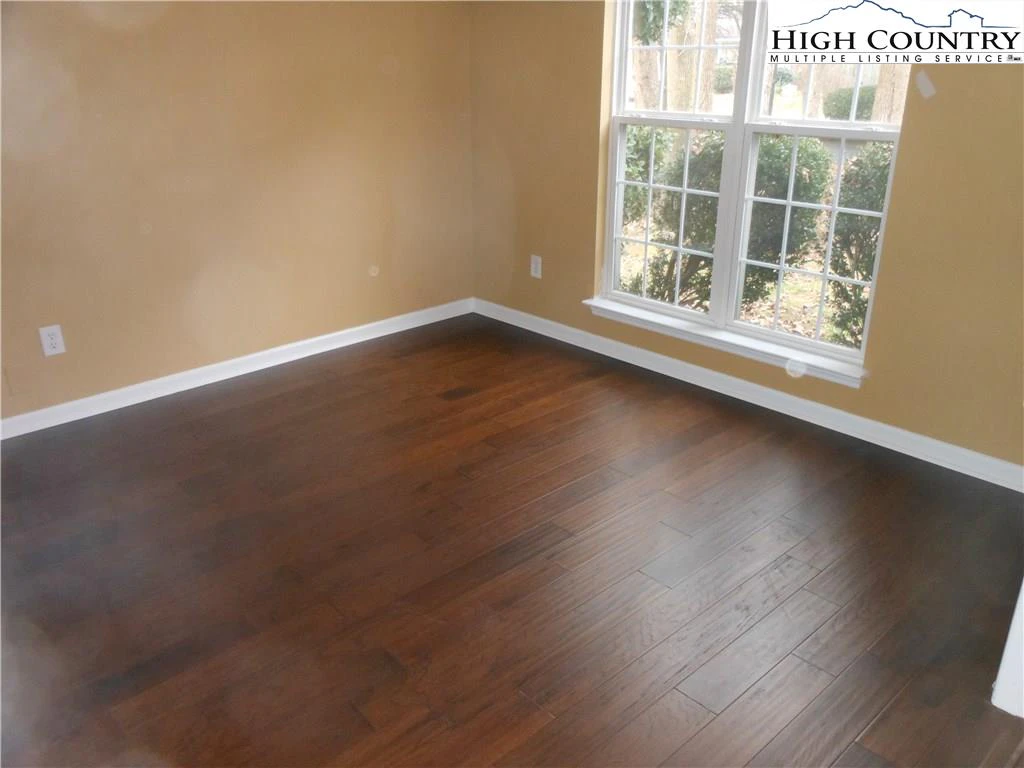 Image number 18 for the current listing