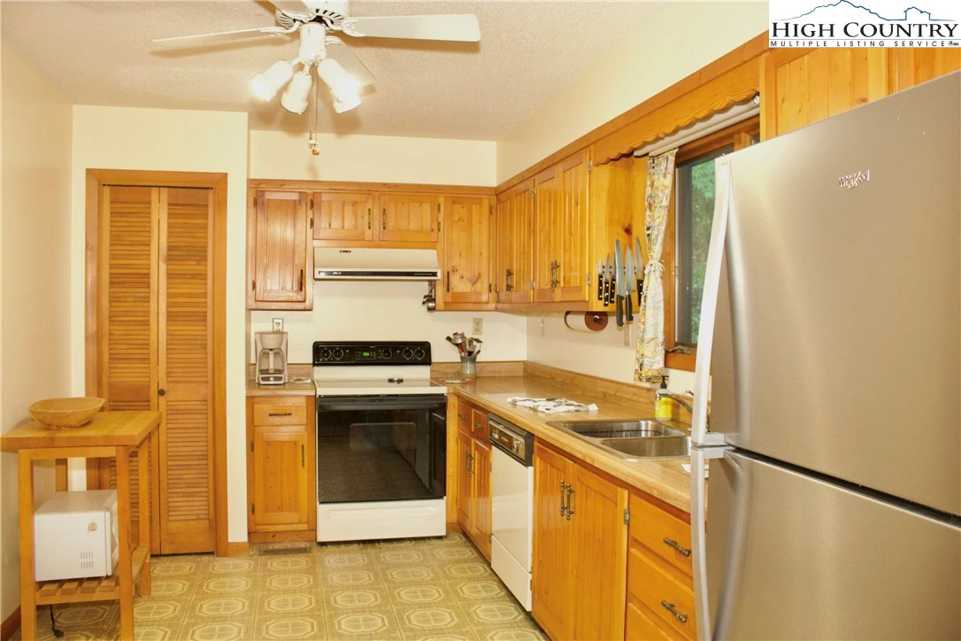 Image number 19 for the current listing