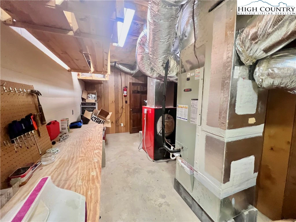 Image number 14 for the current listing