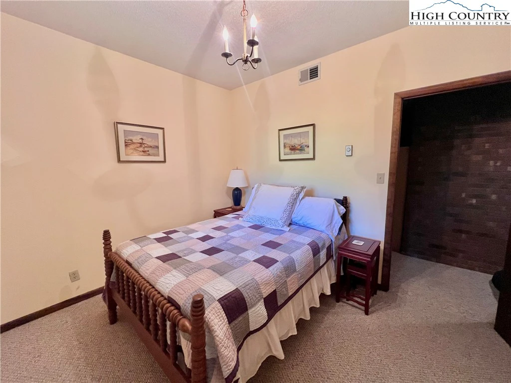 Image number 15 for the current listing