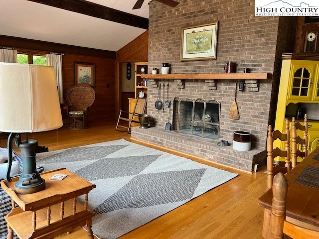 Image number 21 for the current listing