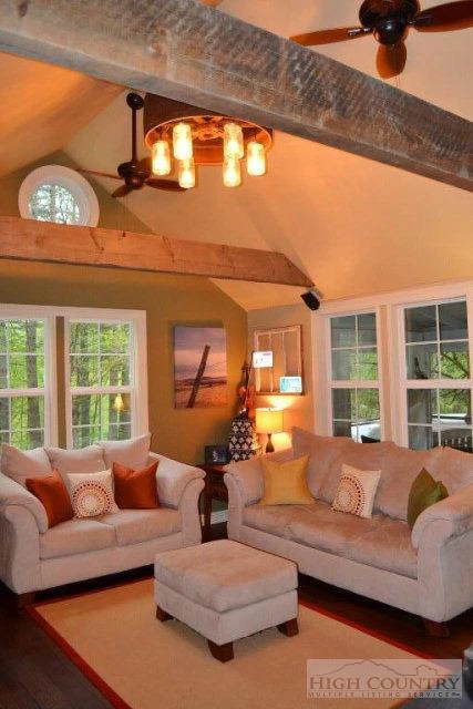 Image number 15 for the current listing