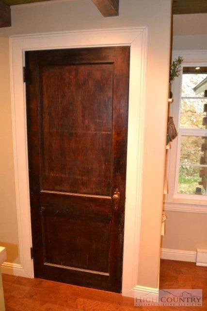 Image number 12 for the current listing