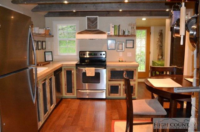 Image number 5 for the current listing