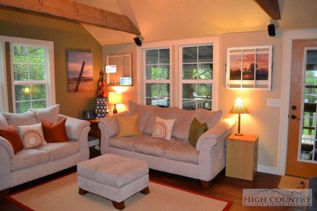 Image number 4 for the current listing