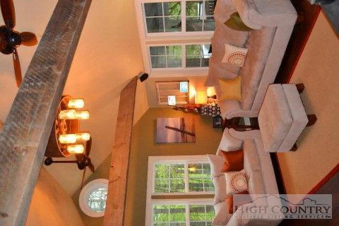 Image number 3 for the current listing