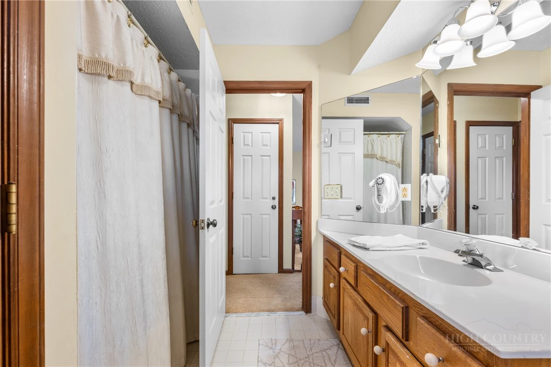 Image number 11 for the current listing