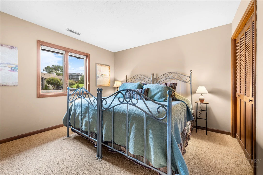 Image number 2 for the current listing
