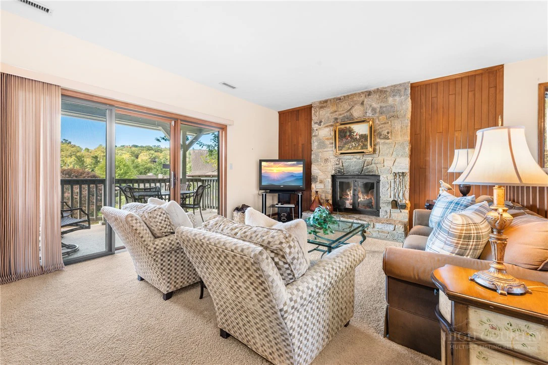 Image number 1 for the current listing