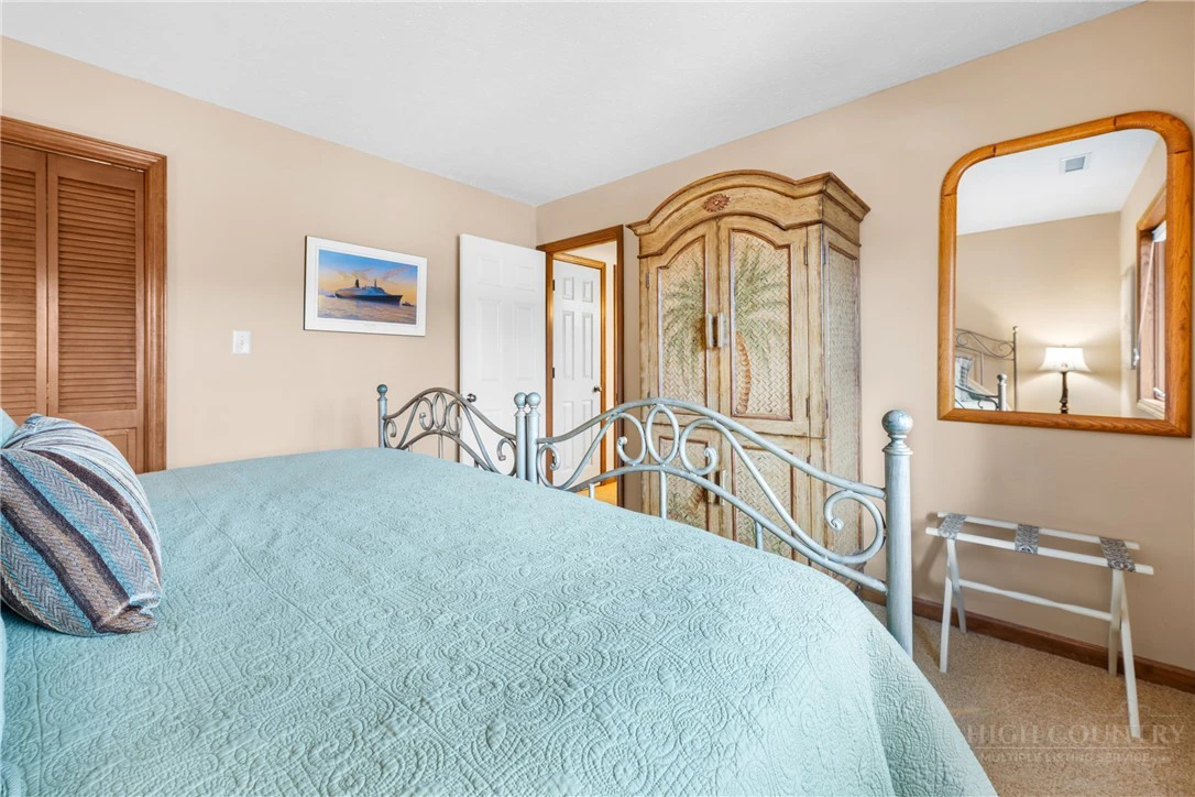 Image number 13 for the current listing