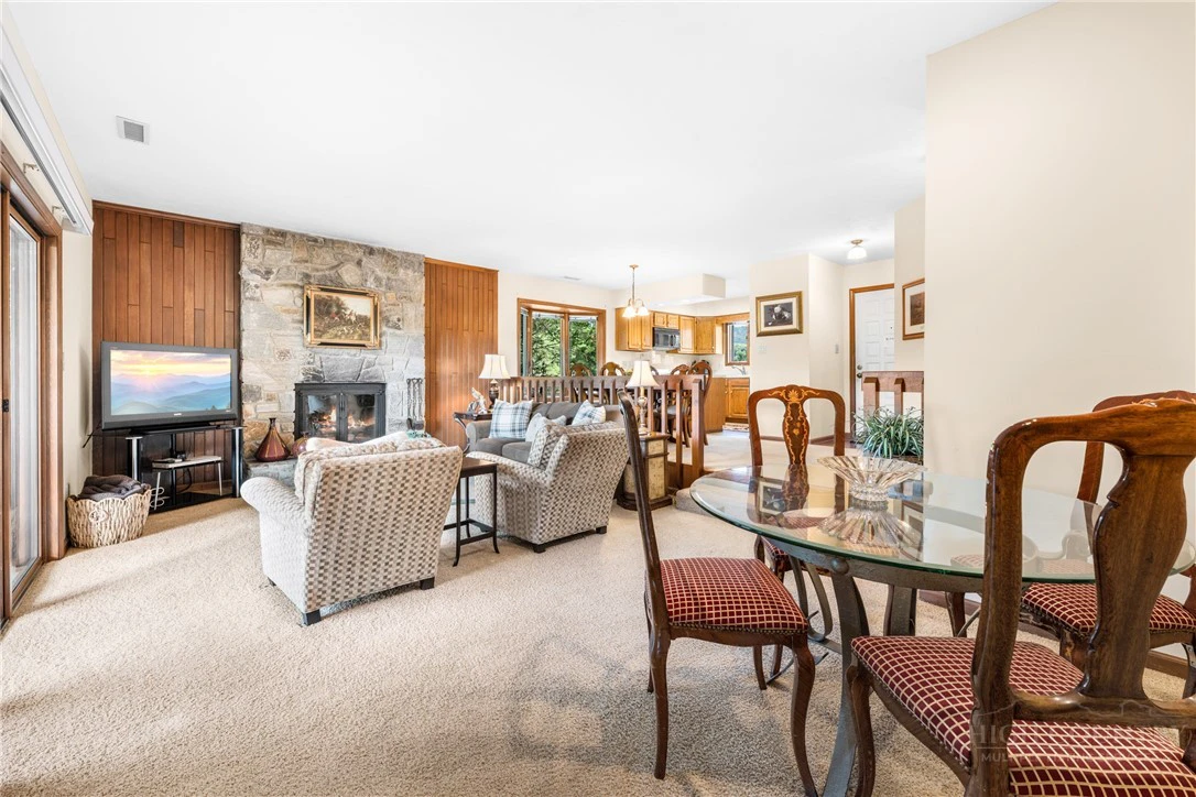 Image number 8 for the current listing