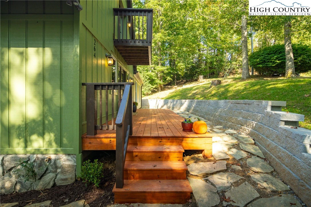 Image number 2 for the current listing