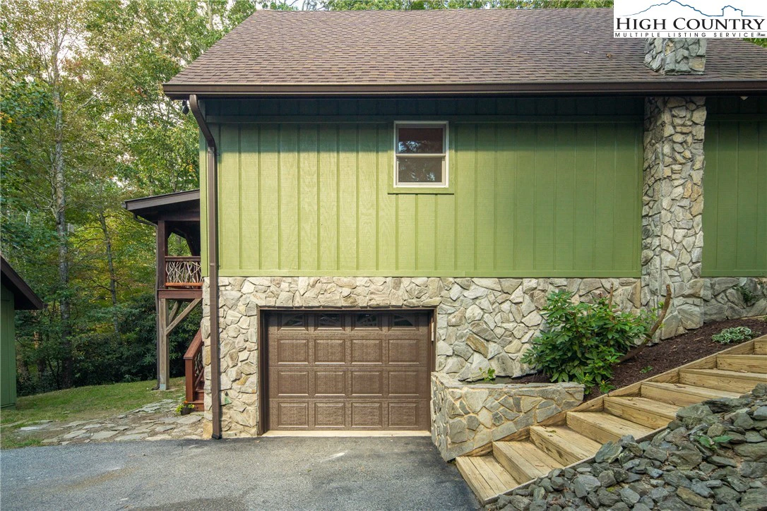 Image number 12 for the current listing