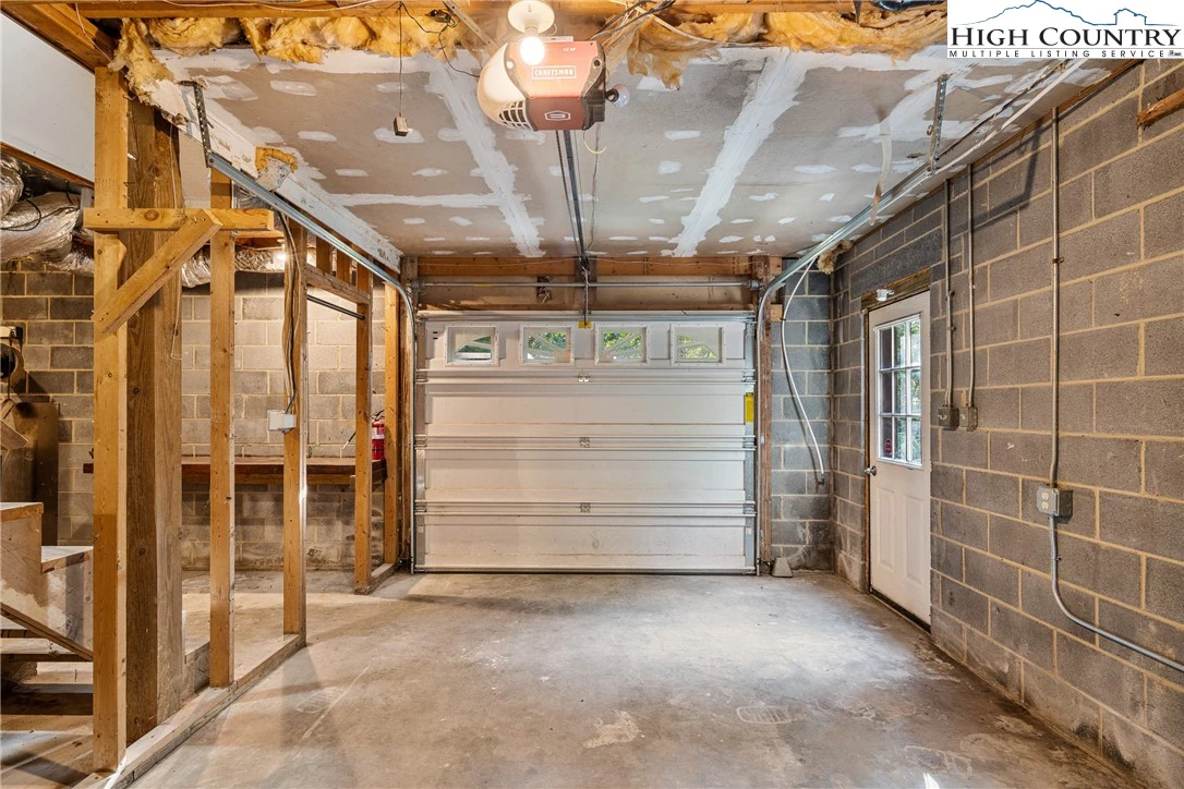 Image number 14 for the current listing