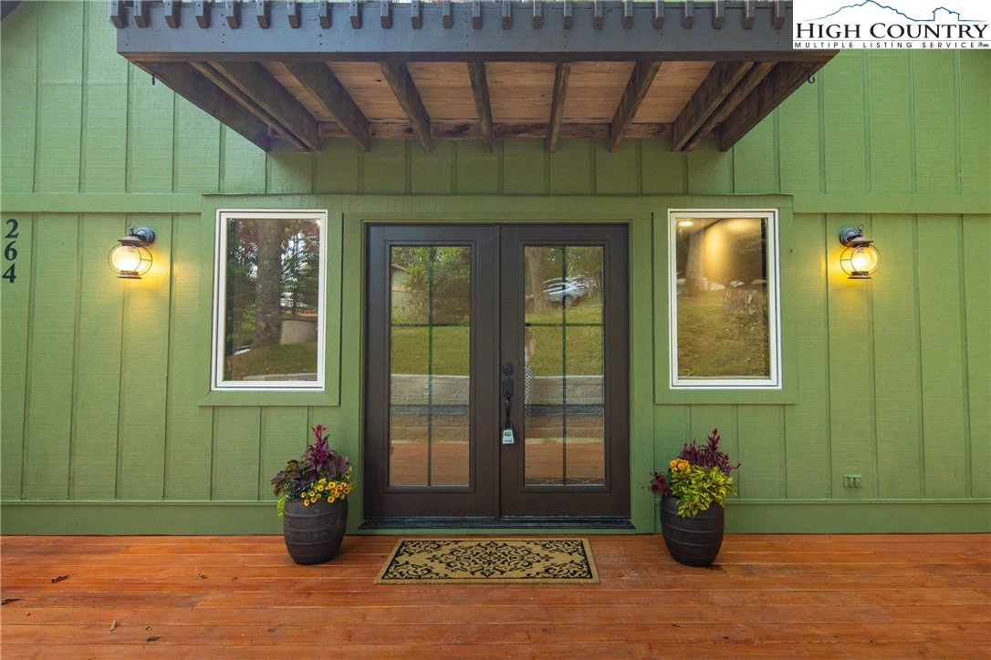 Image number 15 for the current listing