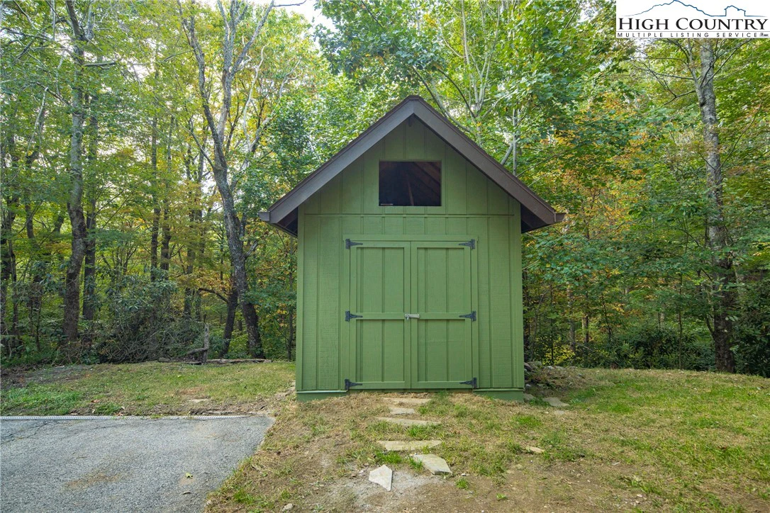 Image number 16 for the current listing