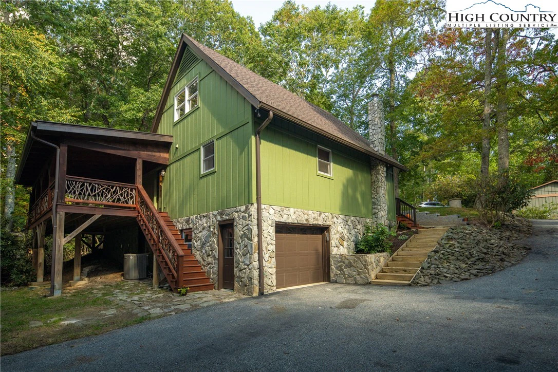 Image number 17 for the current listing