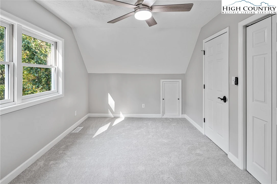 Image number 3 for the current listing