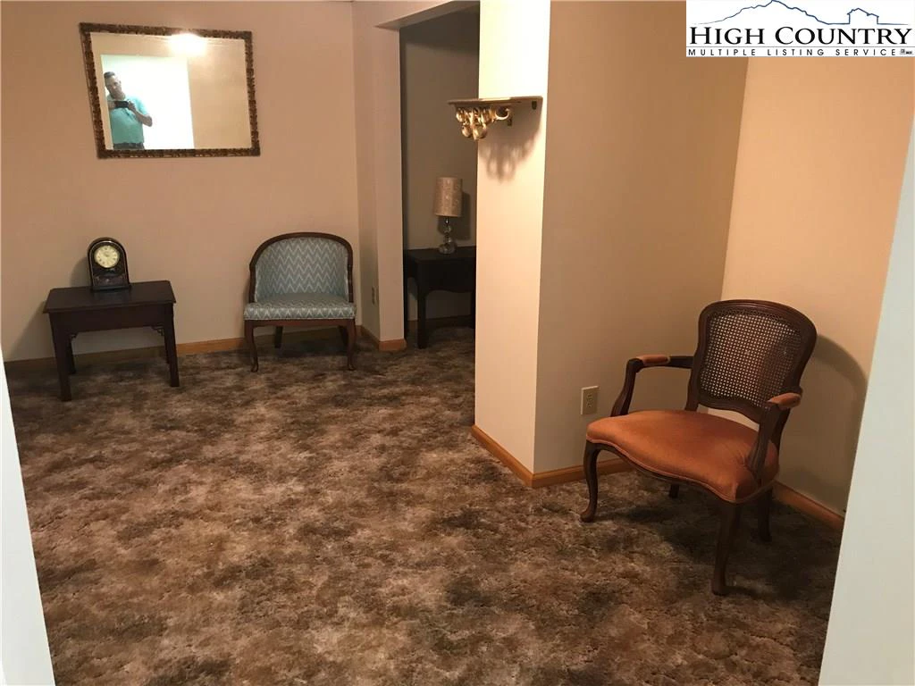 Image number 10 for the current listing