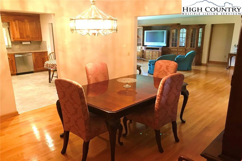Image number 21 for the current listing