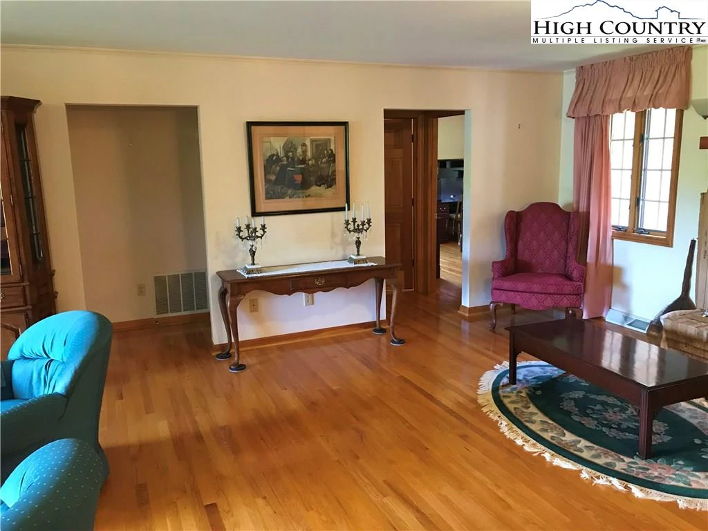 Image number 20 for the current listing