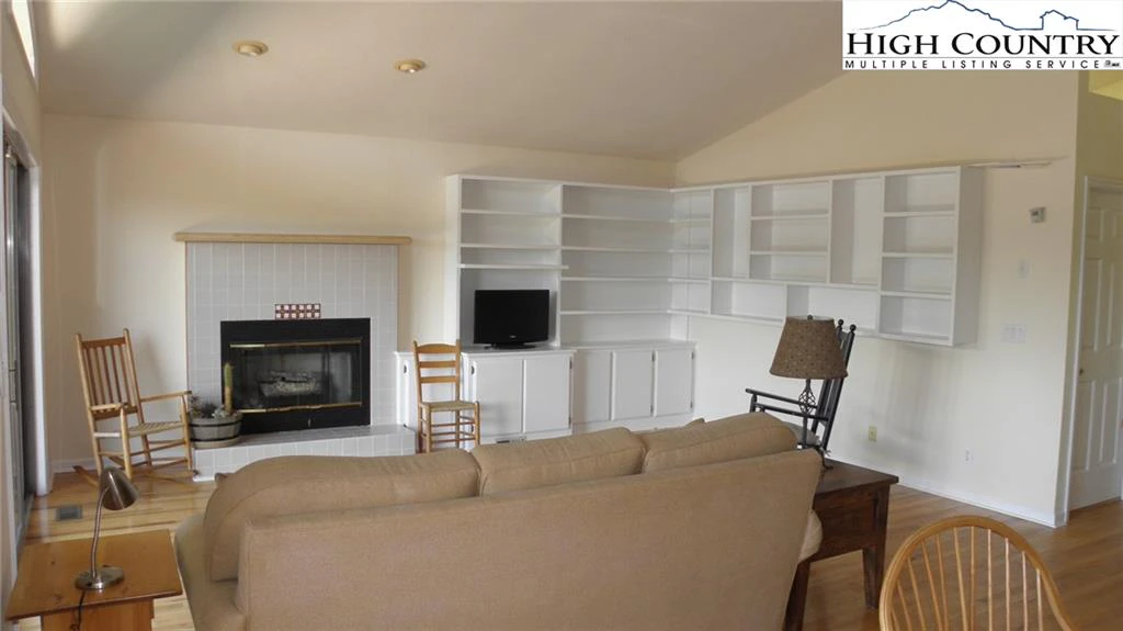 Image number 23 for the current listing