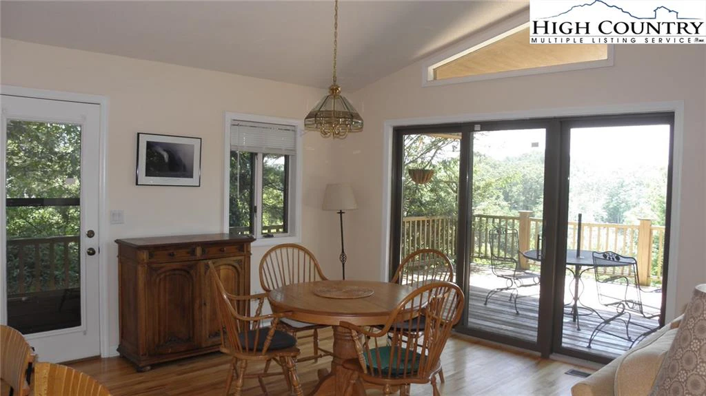 Image number 21 for the current listing