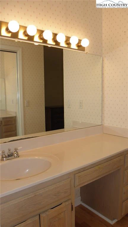 Image number 10 for the current listing